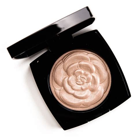 Chanel Camelia de Chanel Illuminating Powder Review